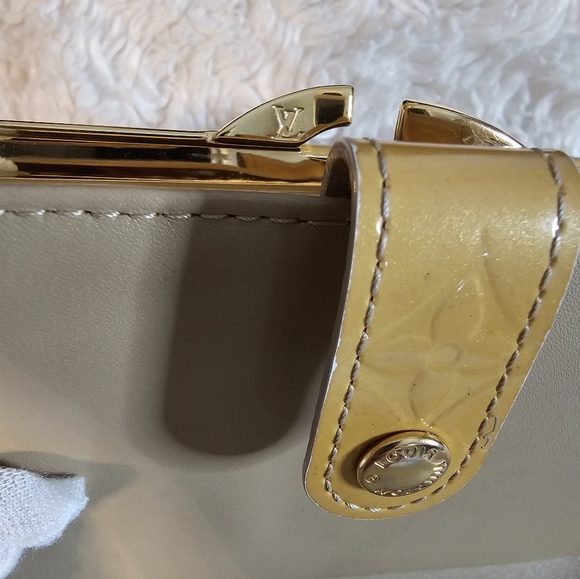 Louis Vuitton Monogrammed Gold Vernis Bifold Wallet Authentic Preloved - Picture 14 of 16